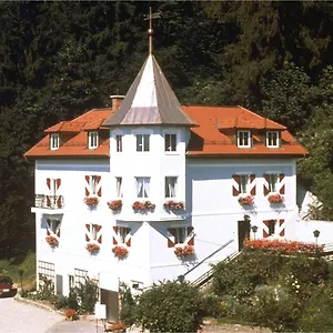 https://villa-turnerwirt.salzburghotels.net